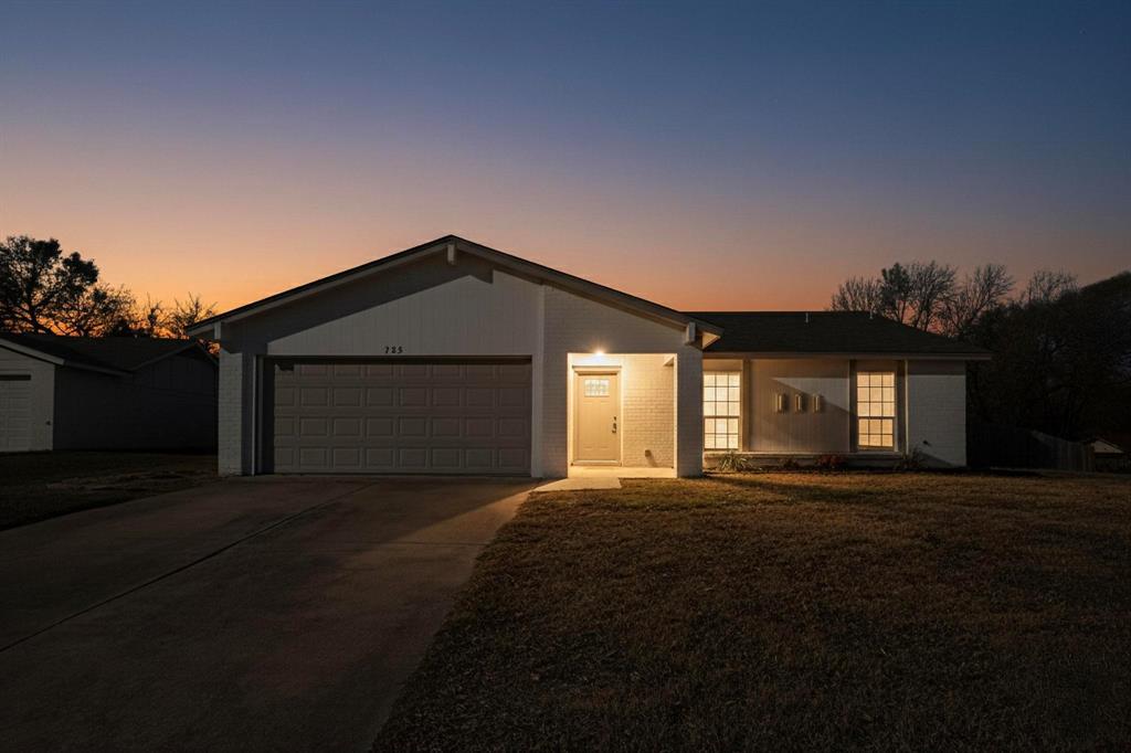 733 Woodcrest Drive, Grand Prairie TX 75052 - Photo 2