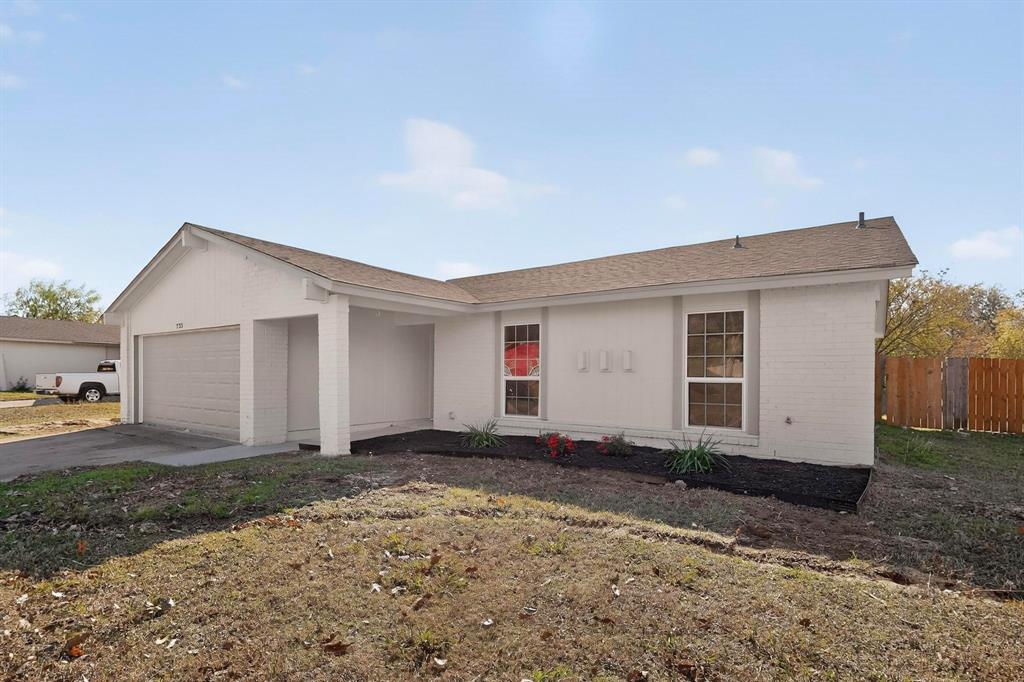 733 Woodcrest Drive, Grand Prairie TX 75052 - Photo 4