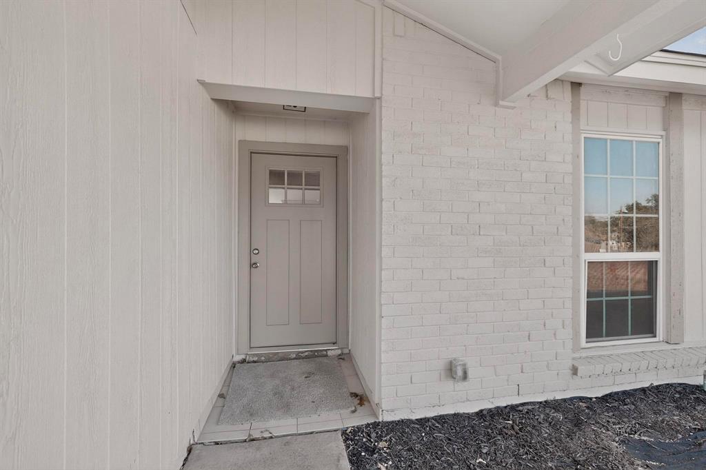 733 Woodcrest Drive, Grand Prairie TX 75052 - Photo 5