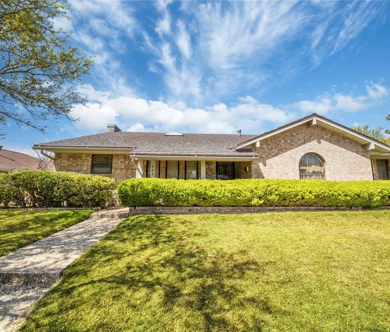 931 Rock Canyon Drive, Duncanville TX 75137
