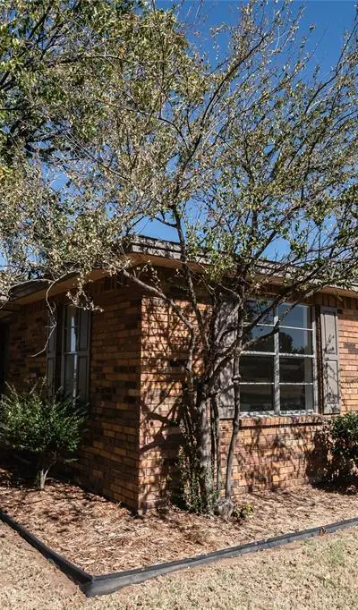 1226 Clay Street, Nocona TX 76255 - Photo 5