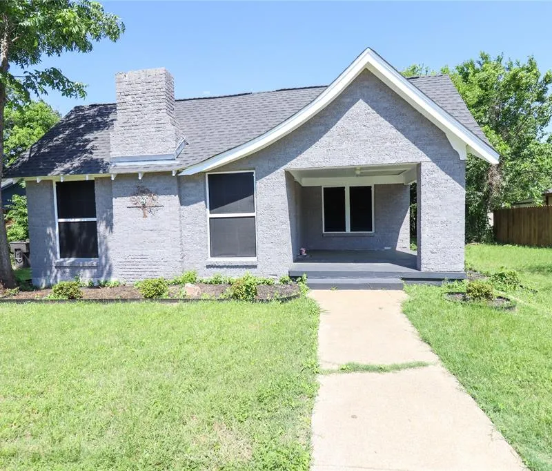 2208 N Sylvania Avenue, Fort Worth TX 76111