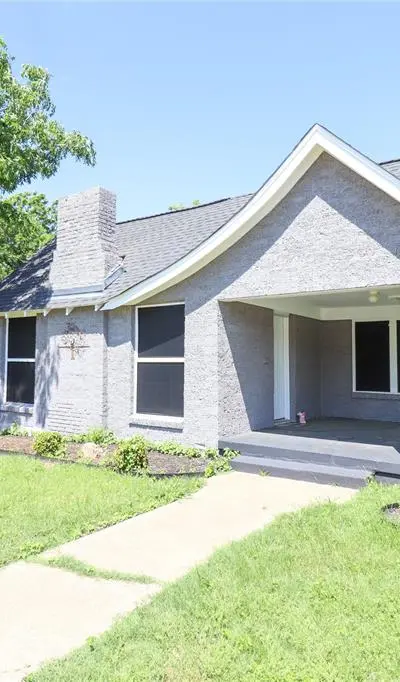 2208 N Sylvania Avenue, Fort Worth TX 76111 - Photo 2