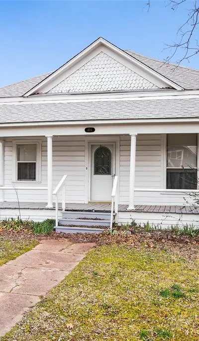 404 N Blanton, Whitewright TX 75491
