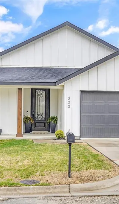 300 W College Street, Jacksboro TX 76458