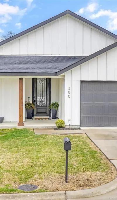 300 W College Street, Jacksboro TX 76458 - Photo 2