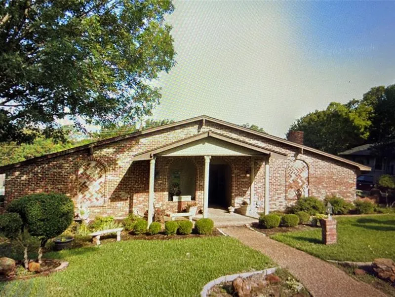 909 Overhill Drive, Bedford TX 76022