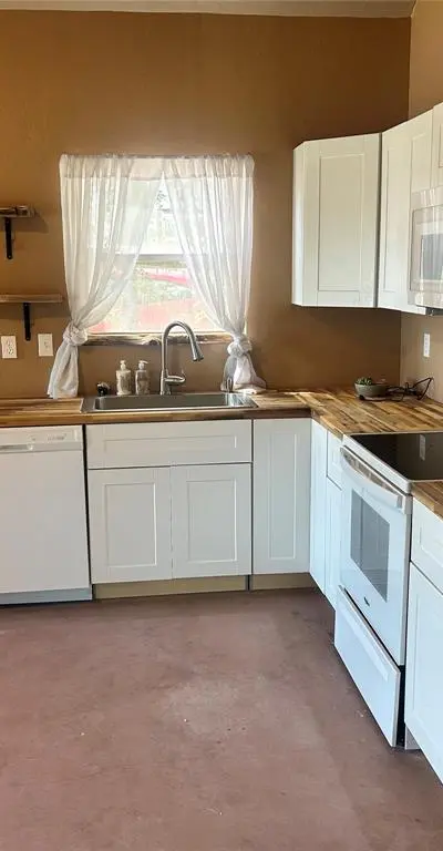 1013 Clay Street, Nocona TX 76255 - Photo 5