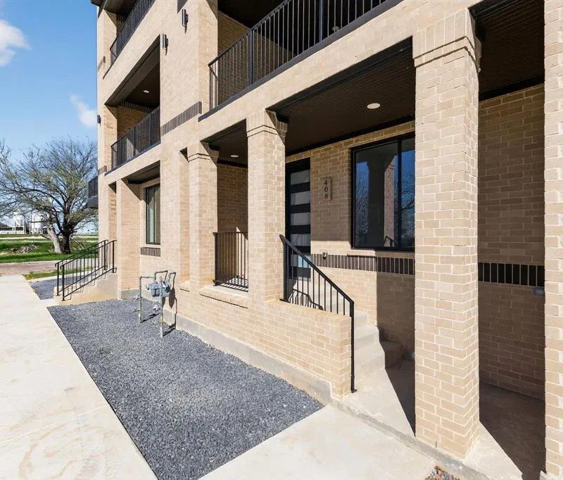 408 Vista Buena Trail, Fort Worth TX 76111