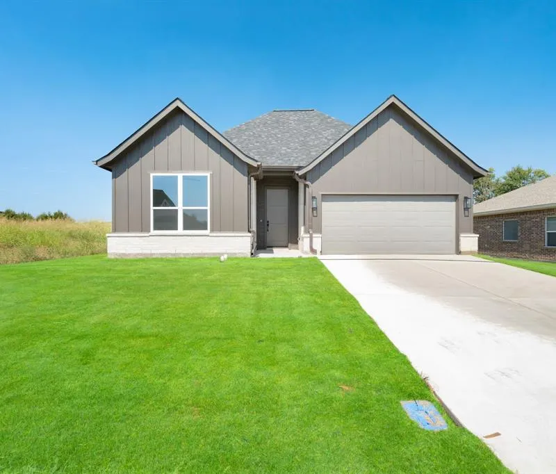 301 Kelcey Court, Trenton TX 75490