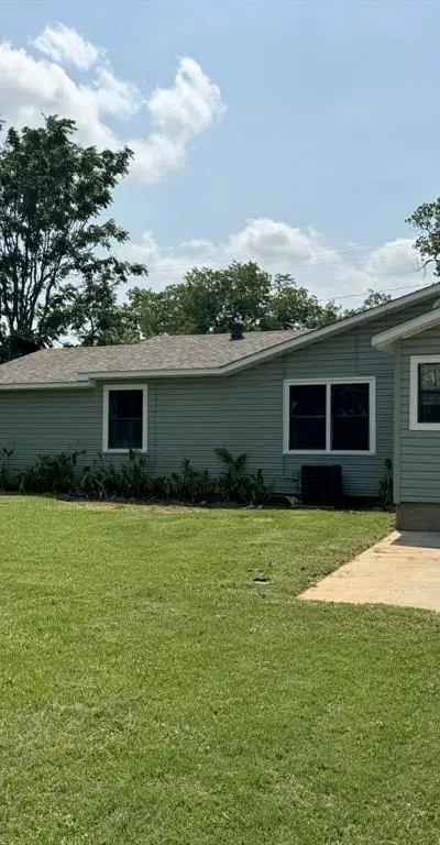 413 S Oak Street, Paradise TX 76073