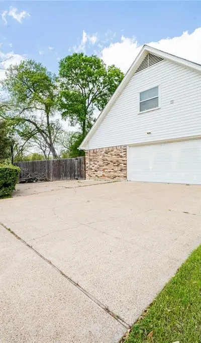 919 Green Hills Road, Duncanville TX 75137 - Photo 3