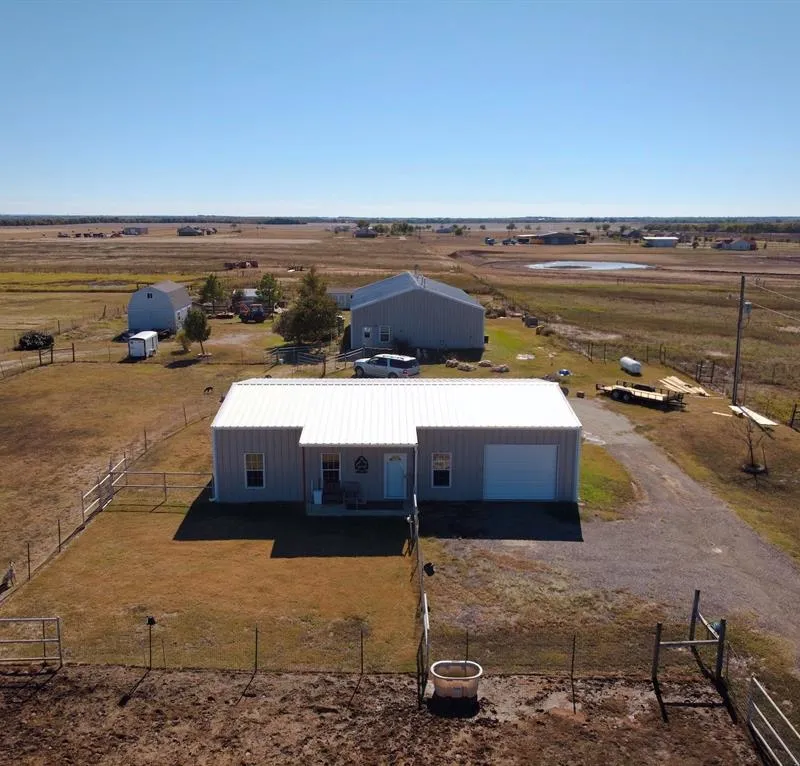 3300 Airport Road, Tioga TX 76271