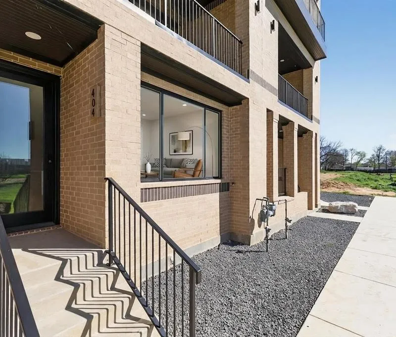 404 Vista Buena Trail, Fort Worth TX 76111