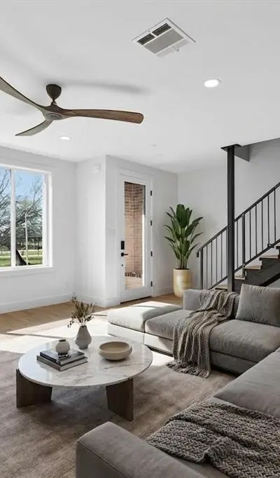 404 Vista Buena Trail, Fort Worth TX 76111 - Photo 2
