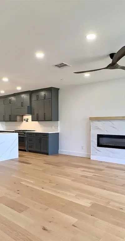 404 Vista Buena Trail, Fort Worth TX 76111 - Photo 3
