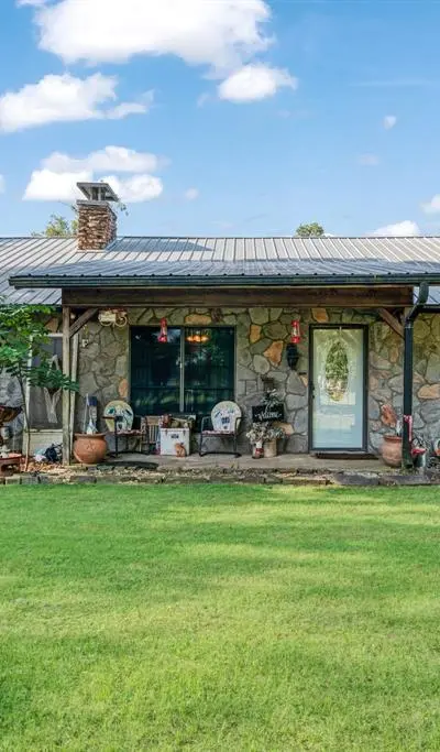 10510 US Highway 82 E, Blossom TX 75416 - Photo 2