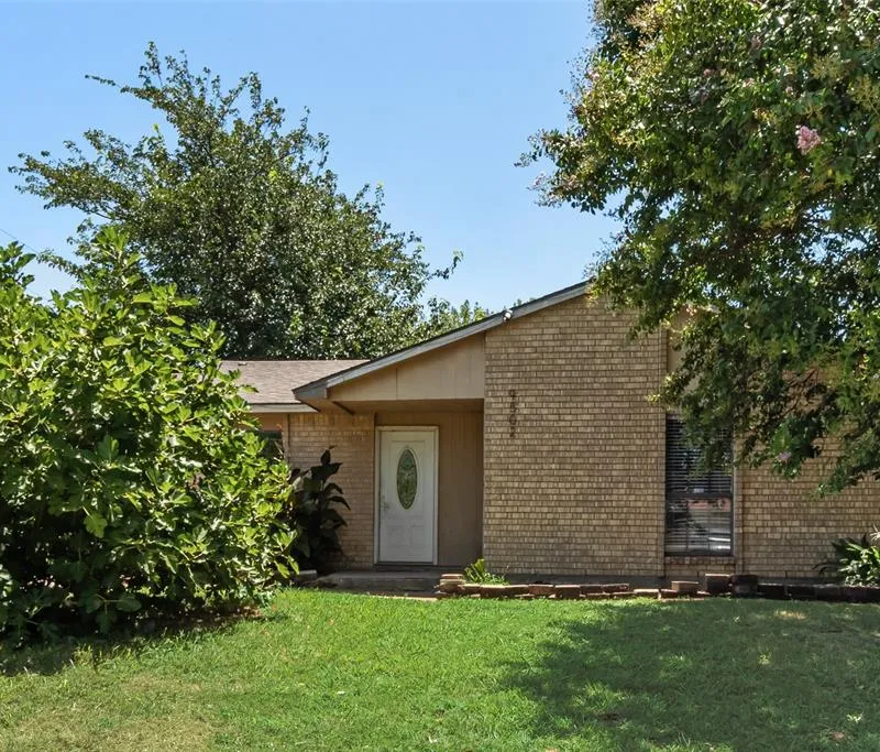 9502 Zelkova Circle, Dallas TX 75249