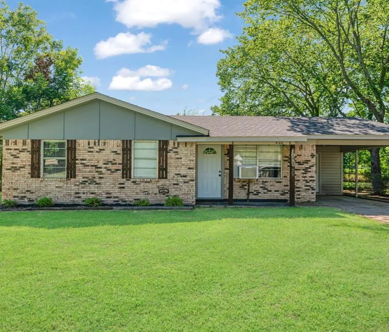 600 Sunset Street, Blossom TX 75416