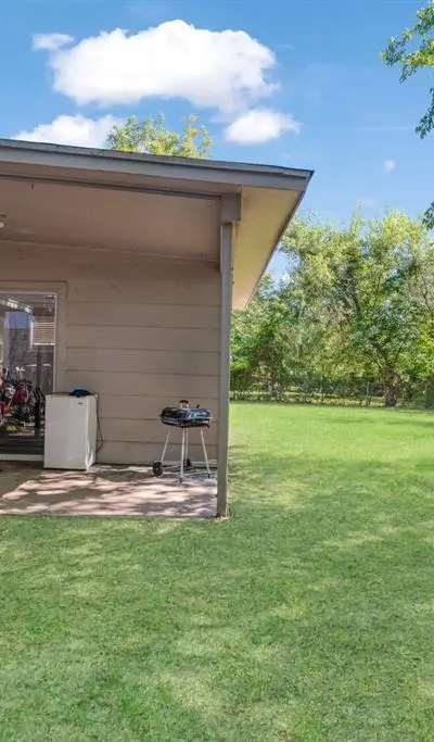600 Sunset Street, Blossom TX 75416 - Photo 3