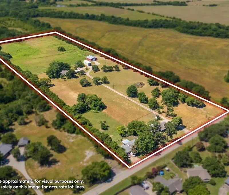 705 W Saunders, Trenton TX 75490