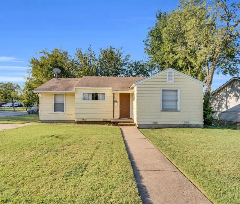 202 W Wheatland Road, Duncanville TX 75116