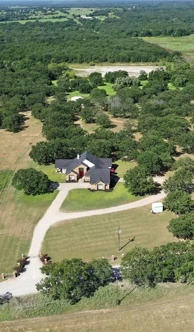 2642 Huddleston, Sunset TX 76270 - Photo 2