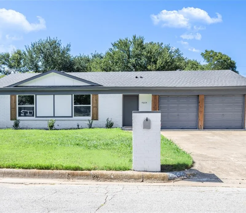4604 Parkwood Drive, Forest Hill TX 76140