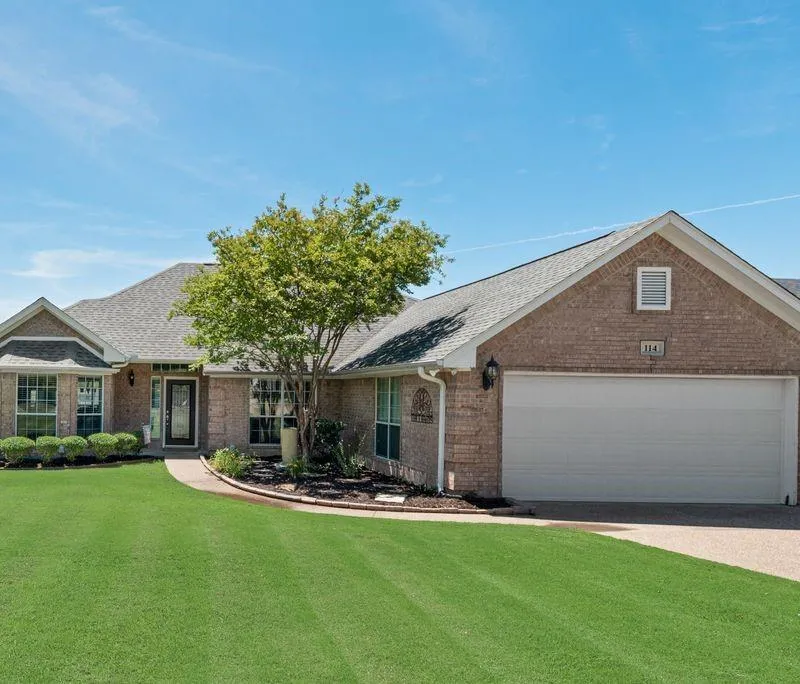 114 Crockett Drive, Lake Kiowa TX 76240
