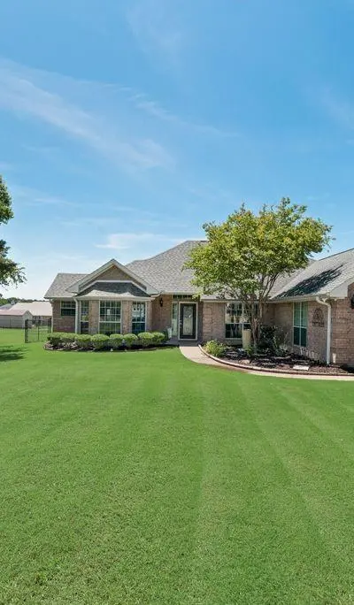 114 Crockett Drive, Lake Kiowa TX 76240 - Photo 2
