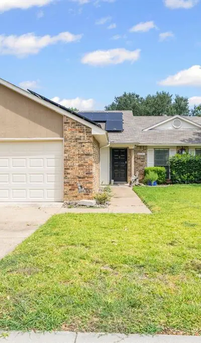 2121 Newbury Drive, Arlington TX 76014