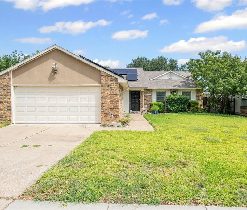 2121 Newbury Drive, Arlington TX 76014