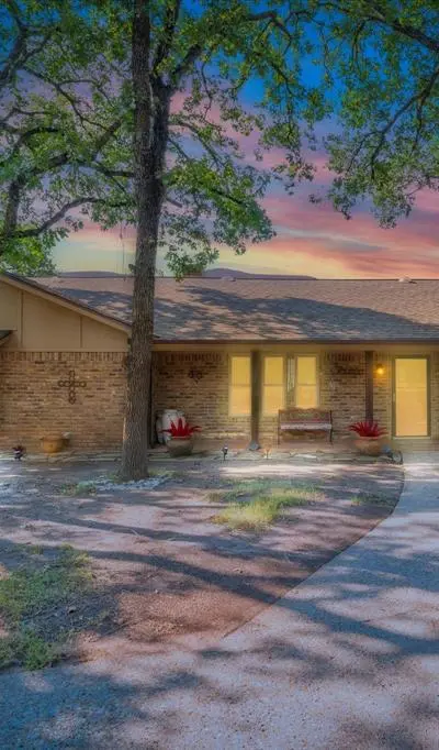 786 Eagle Canyon Drive, China Spring TX 76633
