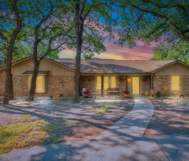 786 Eagle Canyon Drive, China Spring TX 76633
