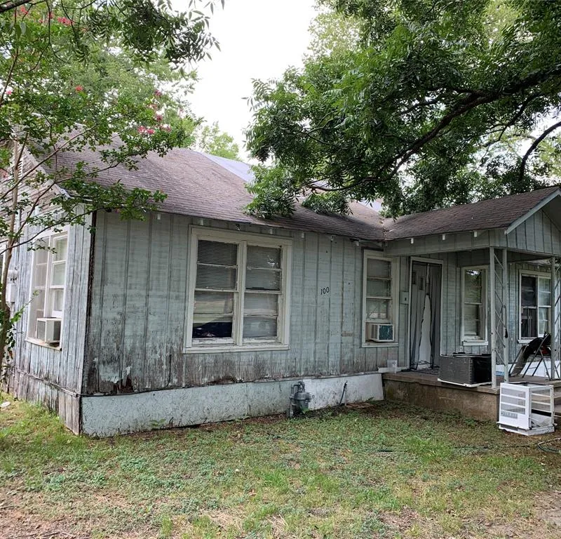 100 S Wright Avenue, Kerens TX 75144