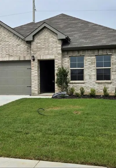 240 KINLEY Street, Grandview TX 76050