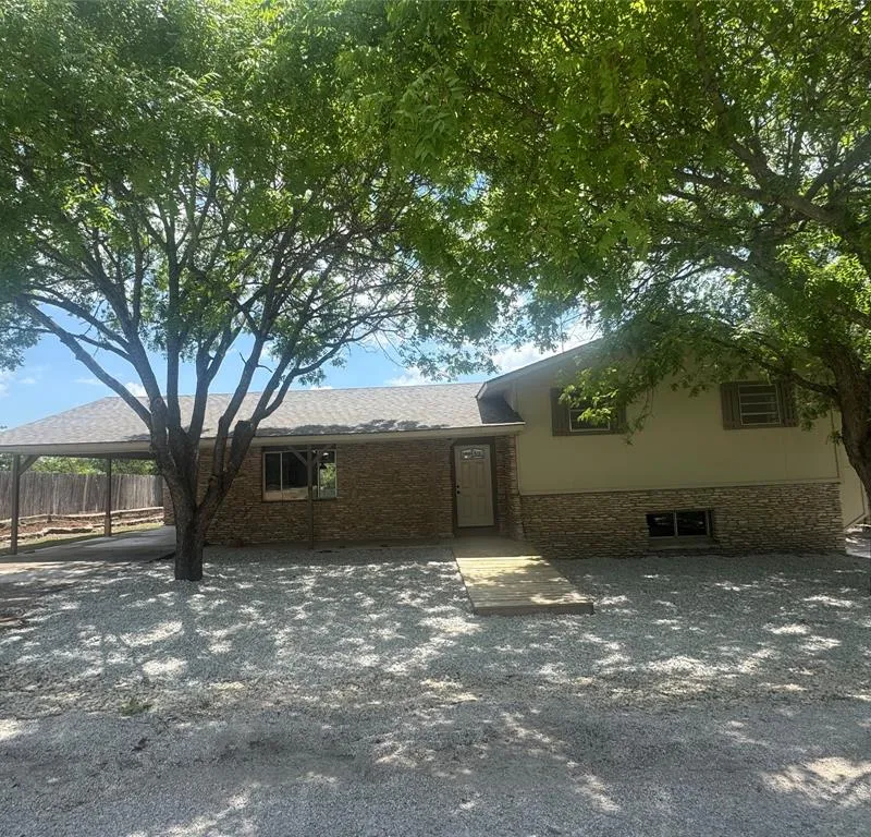 111 Lamar, Hico TX 76457