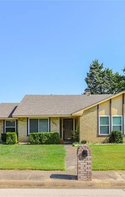 1327 Big Stone Gap Road, Duncanville TX 75137 - Photo 2