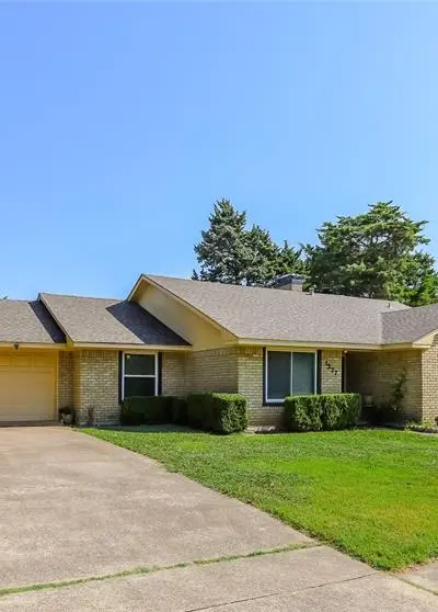 1327 Big Stone Gap Road, Duncanville TX 75137 - Photo 3