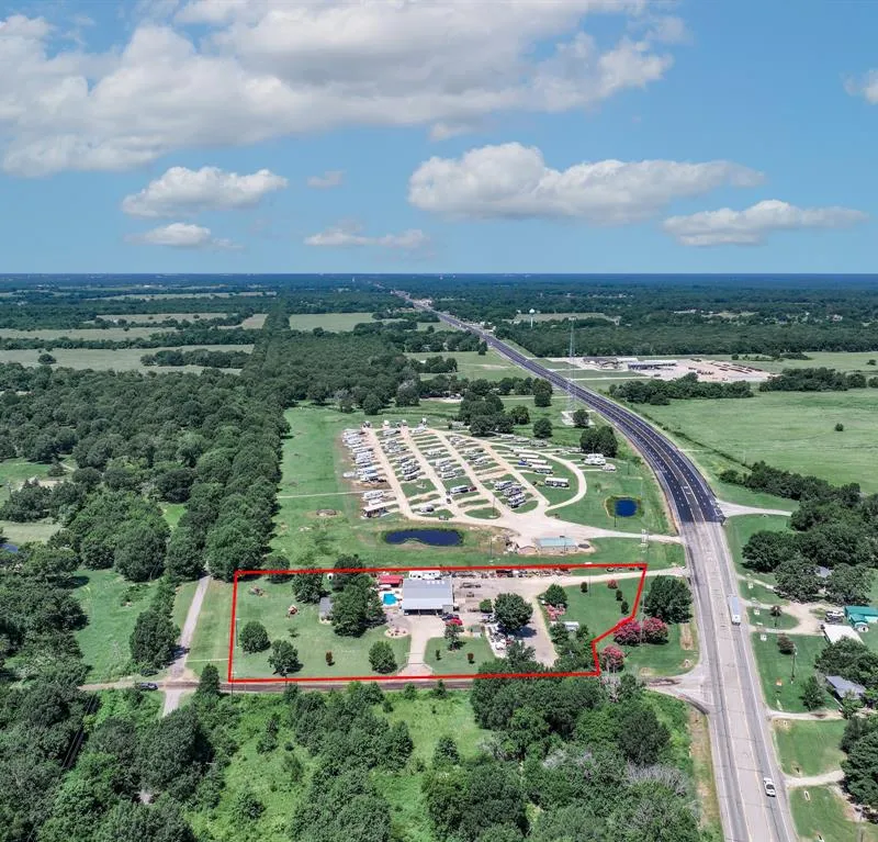 50 County Road 13200, Blossom TX 75416