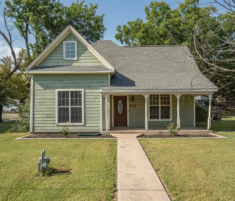 801 E Main Street, Tioga TX 76271