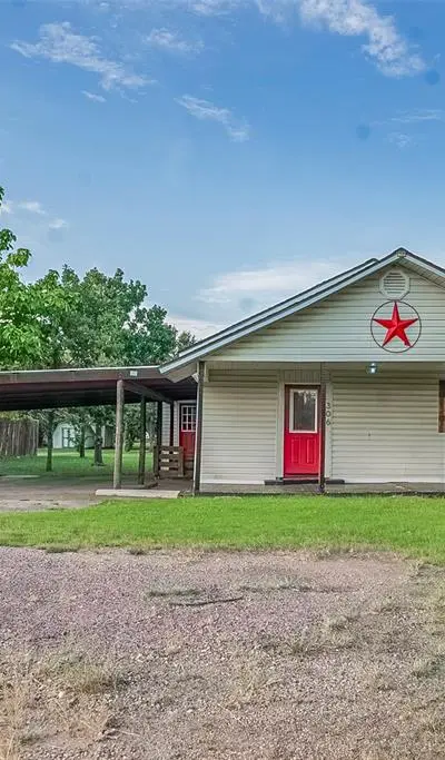 306 N Front Street, Savoy TX 75479
