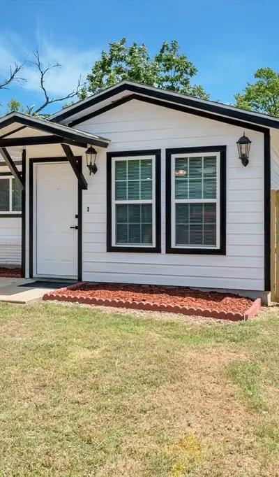 1305 Hadley Drive, Arlington TX 76011 - Photo 3
