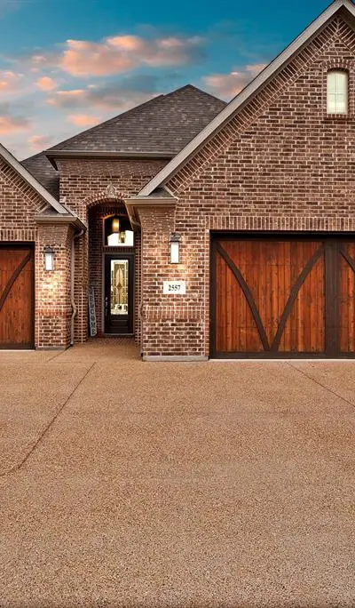 2557 Stadium View Drive, Fort Worth TX 76118