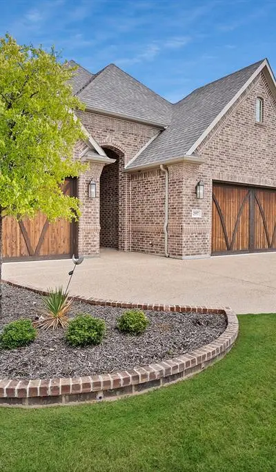 2557 Stadium View Drive, Fort Worth TX 76118 - Photo 2