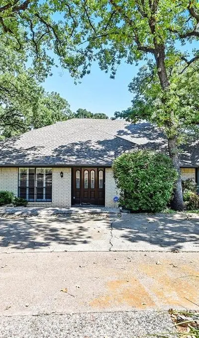 2201 Adams Drive, Arlington TX 76011