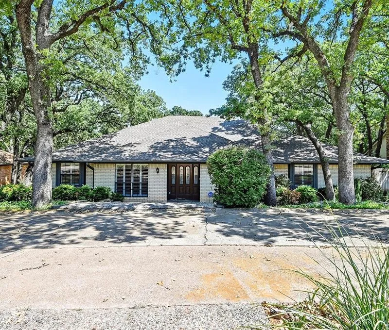 2201 Adams Drive, Arlington TX 76011