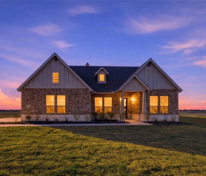 1030 County Road 200, Valley View TX 76272