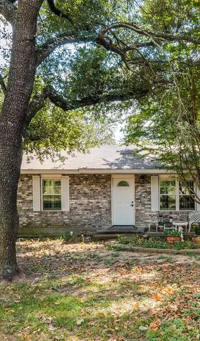 407 E Oakdale Street, Keene TX 76059