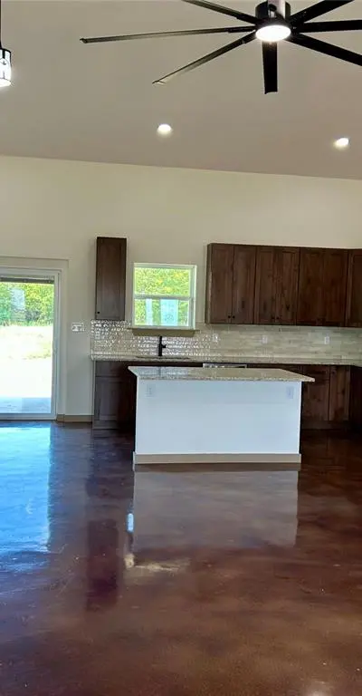 231 Hcr 1206, Blum TX 76627